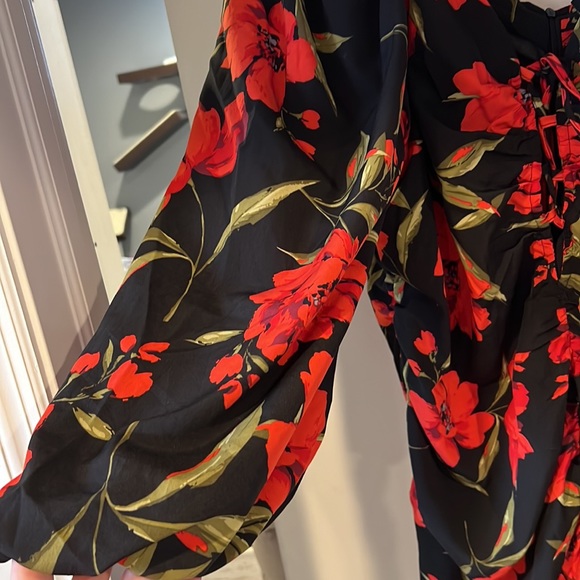 ✨Worn Once✨ Rouched Puff Sleeve Floral Dress - Picture 4 of 8